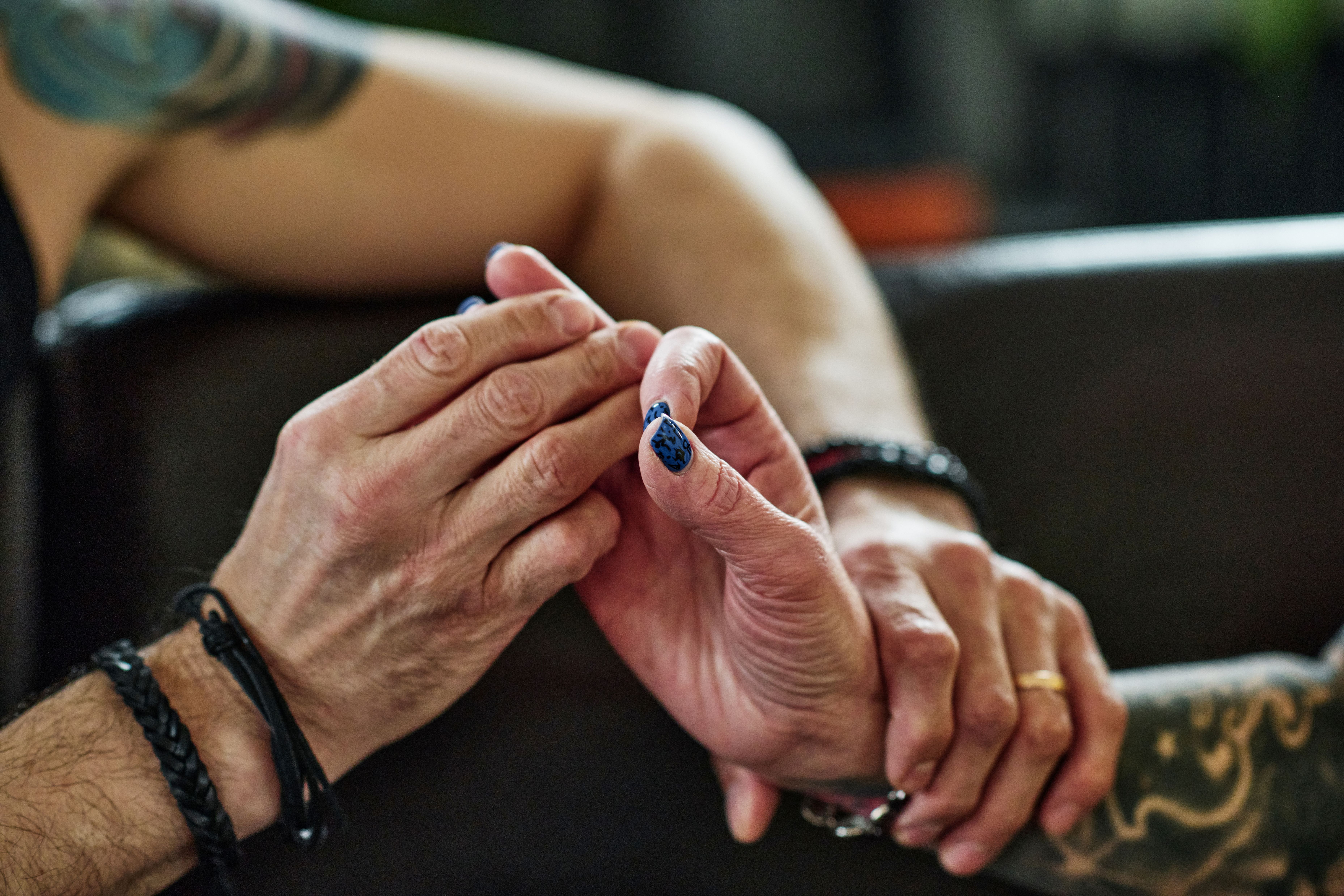 two hands tactile interpreting